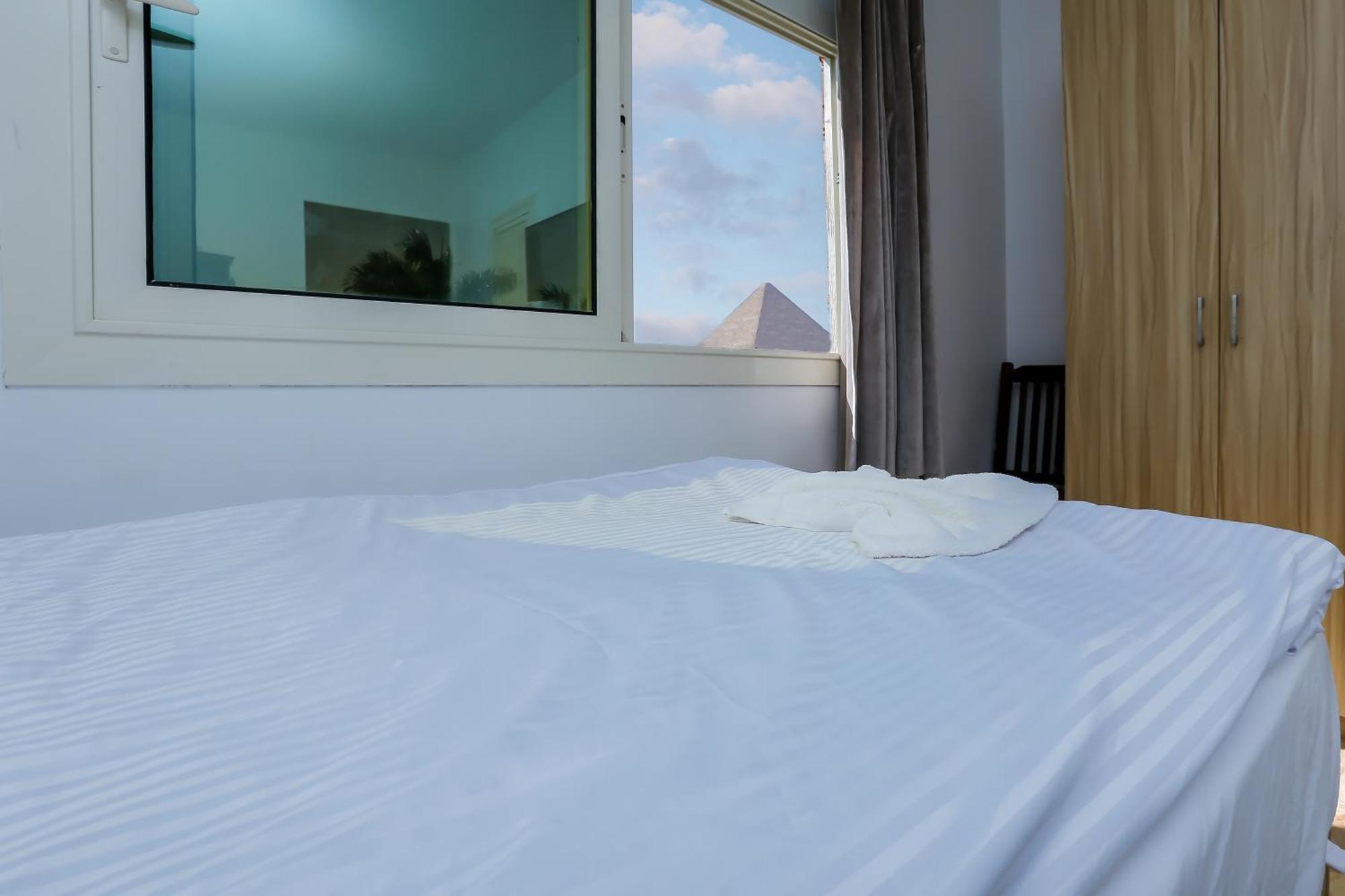 Pyramids Express View Hotel Kafret el-Gabal Exterior photo